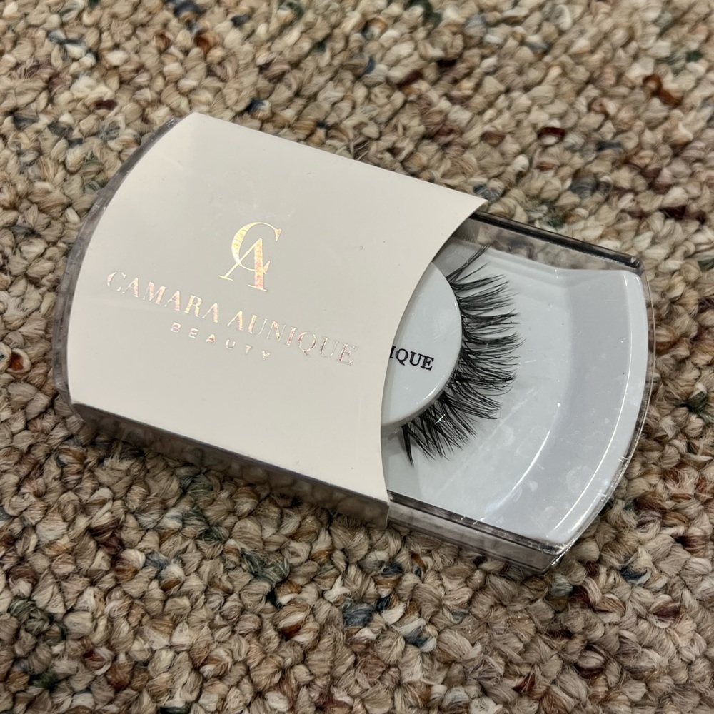Camara Aunique Eyelashes NEW